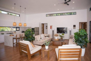 Heaven Retreat with Minigolf, pool, fire pit, BBQ
